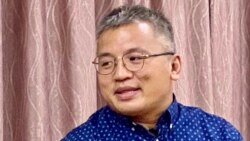 香港記者協會主席 陳朗昇 表示，國安法實施後有香港新聞工作者被檢控，他認為某些方面香港的新聞工作環境可能比中國大陸更差，擔心《基本法》對新聞自由的保障不夠全面 (美國之音湯惠芸)