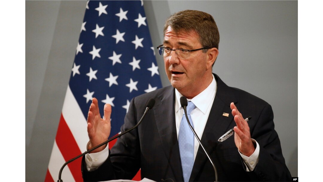 U.S. Defense Secretary Ash Carter attends a news conference at the French Defence Ministry in Paris, France, Jan. 20, 2016.