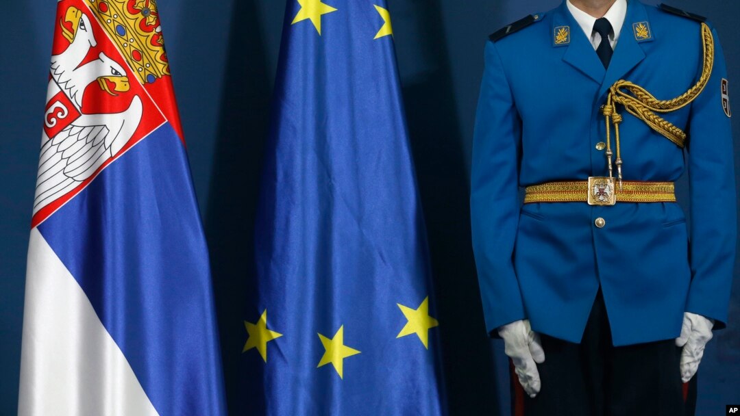 Zastave Republike Srbije i Evropske Unije, Foto: AP/Darko Vojinović