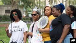 Supporters of R&B performer R. Kelly arrive at federal court in Brooklyn for his hearing, Friday, Aug. 2, 2019, in New York. 