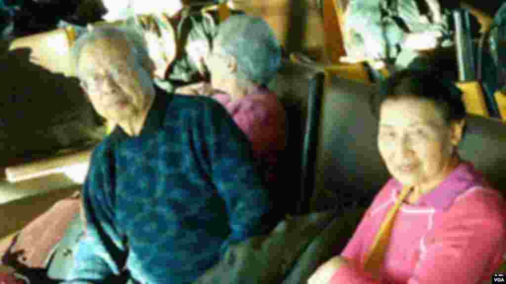 2010年12月11日,方勵之夫婦參加諾貝爾和平獎頒獎典禮後在挪威奧斯陸機場等候返美班機(美國之音王南拍攝)