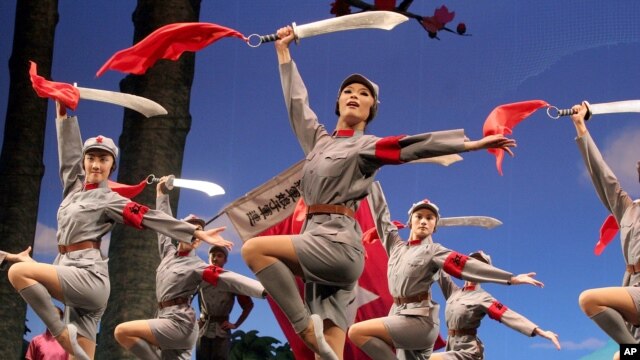 資料照：中國歌劇舞劇團在南寧表演芭蕾舞劇《紅色娘子軍》（2006年11月9日）
