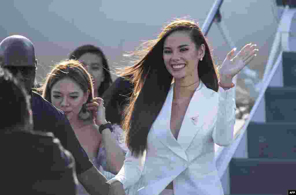 Miss Universe 2018 Catriona Gray of the Philippines waves to her supporters as she arrives at Manila International airport.