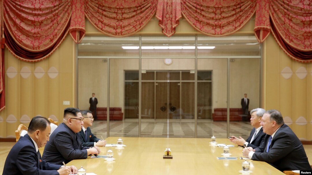 Arxiv surat. AQSh Davlat kotibi Mayk Pompeo Pxenyanda Shimoliy Koreya rahbari Kim Chen Un bilan uchrashmoqda, 9-may, 2018-yil