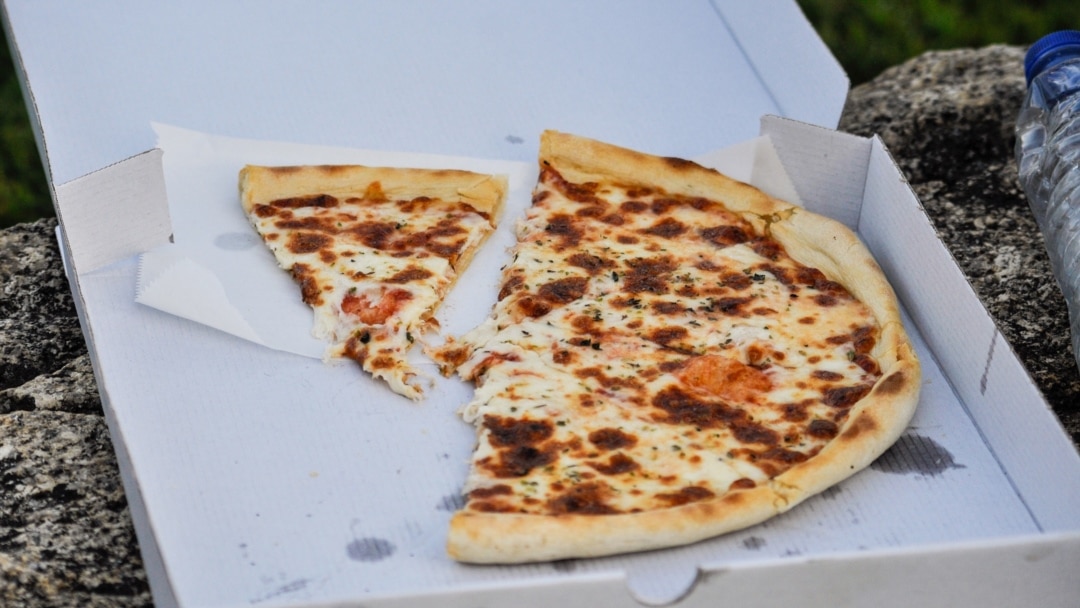 What's the difference between "Sammy ate the pizza" and "It was Sammy who ate the pizza"? Let's find out.