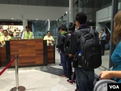 Cambodian workers at Phnom Penh International Airport traveling to Seoul, South Korea. South Korea is popular with Cambodian workers because it offers better working conditions, higher wages and human rights respect. (Poch Reasey/VOA Khmer)