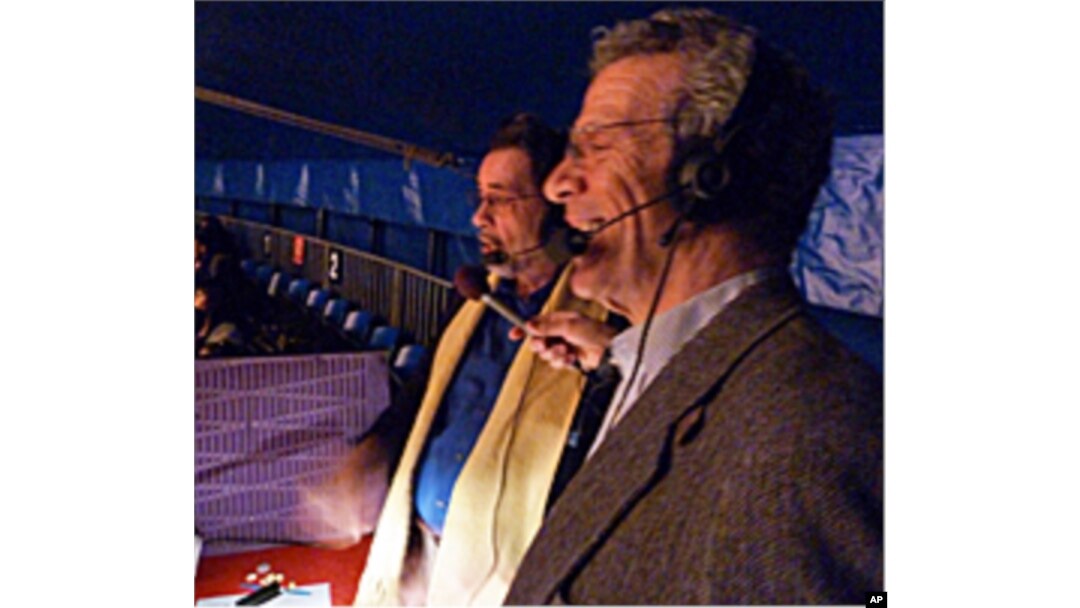 Big Apple Circus of the Senses co-founders Paul Binder and Michael Christensen describe the action as it happens for the visually impaired.