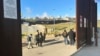 ¿Cuáles son las nuevas restricciones en la frontera de EEUU y cómo afectan a los migrantes?