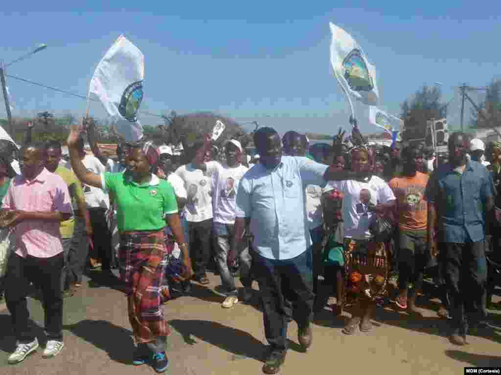 Daviz Simango em Muxungué, província de Sofala