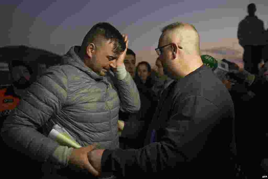 Jose Rosello (L), father of Julen who fell down a well, cries as rescue efforts continue to find the boy in Totalan in southern Spain.