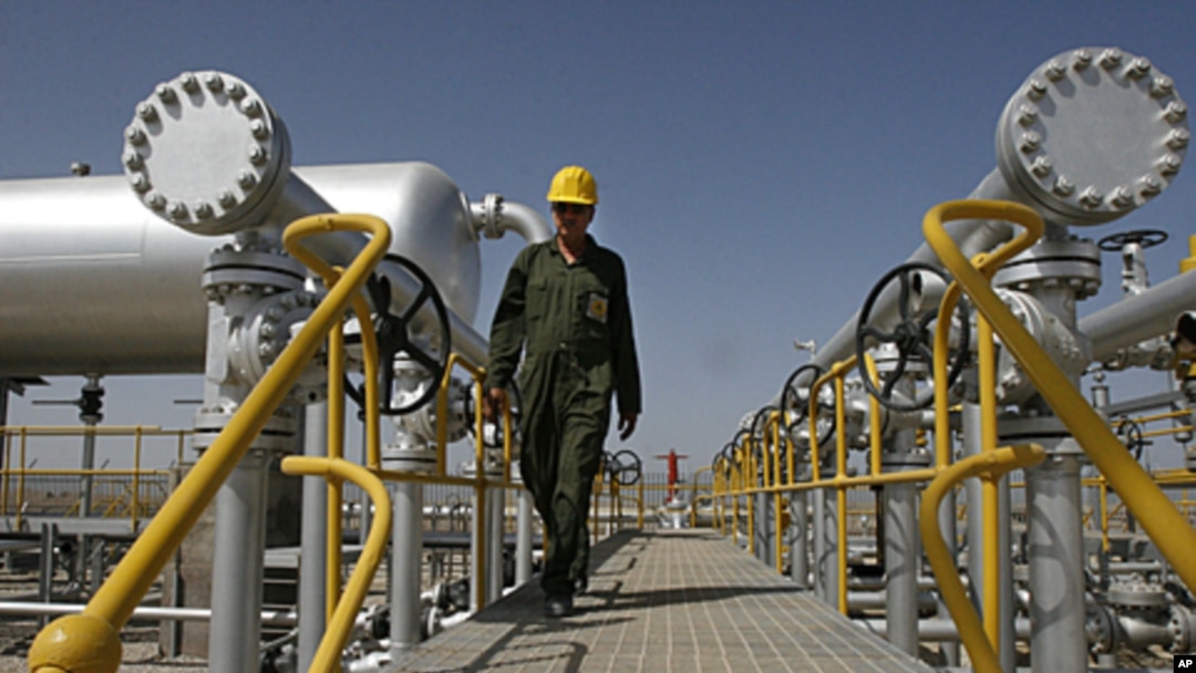 An Iranian oil technician makes his way at the oil separator facilities in Azadegan oil field, near Ahvaz, Iran, in this April 15, 2008, photo.