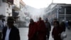 བོད་ཀྱི་ས་ཁུལ་གཞན་ནང་སྒོ་རྒྱ་བསྡམས་འདུག་པ་དང་ལྷ་ས་གྲོང་ཁྱེར་གྱི་འཕྲོད་བསྟེན་ལས་བྱེད་གསུམ་གནས་དབྱུངས་བཏང་བ།