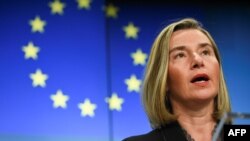 La jefa de política exterior de la UE, Federica Mogherini, se refirió el martes 16 de julio de 2019 a la muerte de Rafael Acosta mientras estaba bajo custodia del gobierno en disputa de Nicolás Maduro, por presunta participación en un complot para dar golpe de Estado.