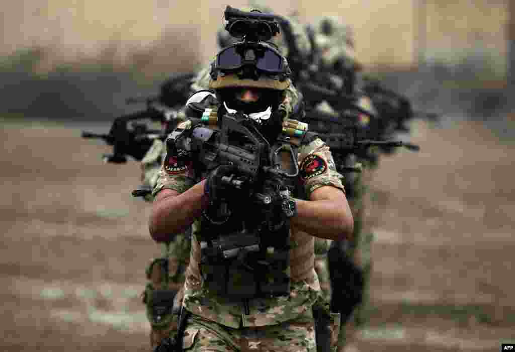 Members of Iraq's Rapid Response military unit take part in a "counter-terrorism" training at a military base inside Baghdad International Airport. The exercises are being held over a period of four months in cooperation with the Italian forces in Iraq.
