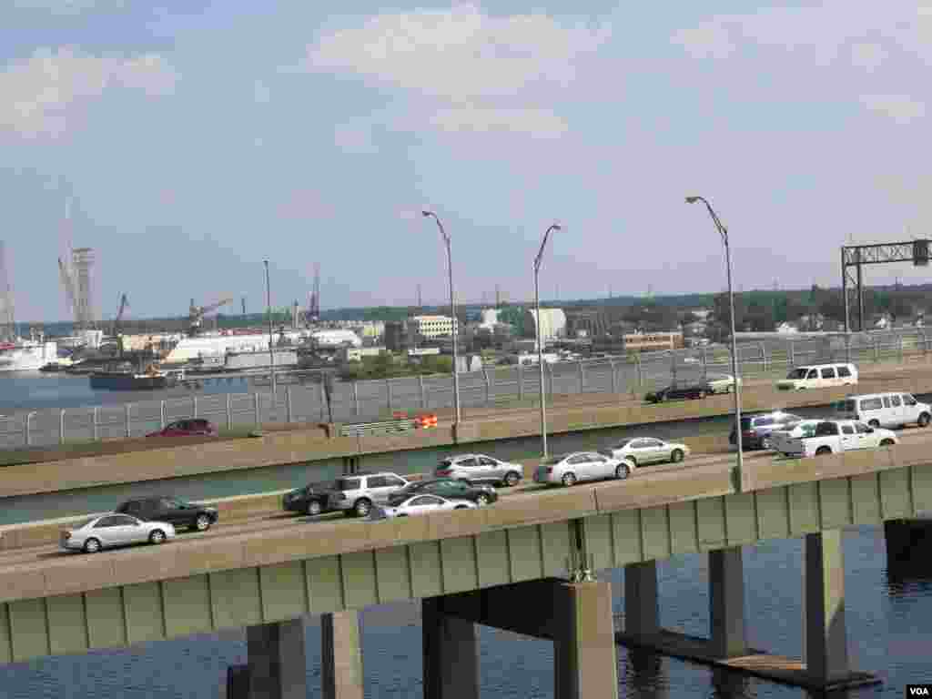 Norfolk is a maritime, military and transportation hub in southeastern Virginia. (Rosanne Skirble/VOA)