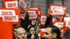Protest pred sedištem Republičke izborne komisije (RIK) u Beogradu (Foto: Fonet)