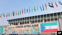 Tutocin kasashen Afirka a babban filin jirgin saman Malabo a kasar Equatorial Guinea, inda aka fara gudanar da taron koli na 17 na Kungiyar Tarayyar Kasashen Afirka