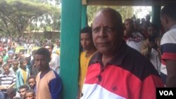 ዶ/ር መረራ ጉዲና በግንቦት ወር 2007 ምርጫ በአምቦ ቅስቀሳ ሲያካሂዱ 