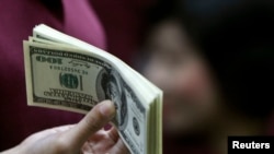 Los ingresos personales en Estados Unidos ascendieron un 0,4% en agosto después de haber subido un 0,1% el mes previo. Los salarios se incrementaron en 0,6%. 