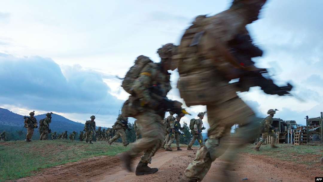 Wanajeshi wa Kenya wakifanya mazoezi ya kivita katika mafunzo yanayotolewa na Jeshi la Uingereza, Machi 26, 2018.