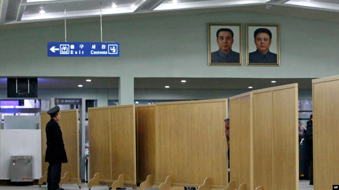 북한 평양 공항의 내부. 북한 관영 조선중앙통신은 지난달 10일 관광을 목적으로 입국한 올해 24살의 미국인 밀러 매튜 토드 씨가 입국 과정에서 난동을 부려 억류했다고 지난달 25일 보도했다.