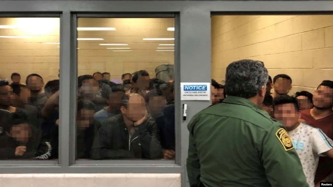 La Patrulla Fronteriza realizó 132.887 detenciones durante el mes de mayo, incluyendo 84.542 adultos y niños que viajaban en grupos familiares. Foto: Oficina del Inspector General / DHS / vía REUTERS.