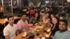 Cazando “promos” y cuidando la gasolina: así los jóvenes salen de noche en Venezuela