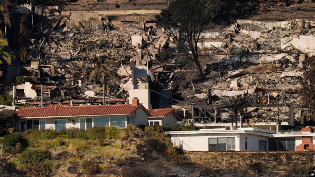 Propiedades arrasadas por el incendio en Pacific Palisades, en Los Ángeles, California, el 15 de enero de 2025.