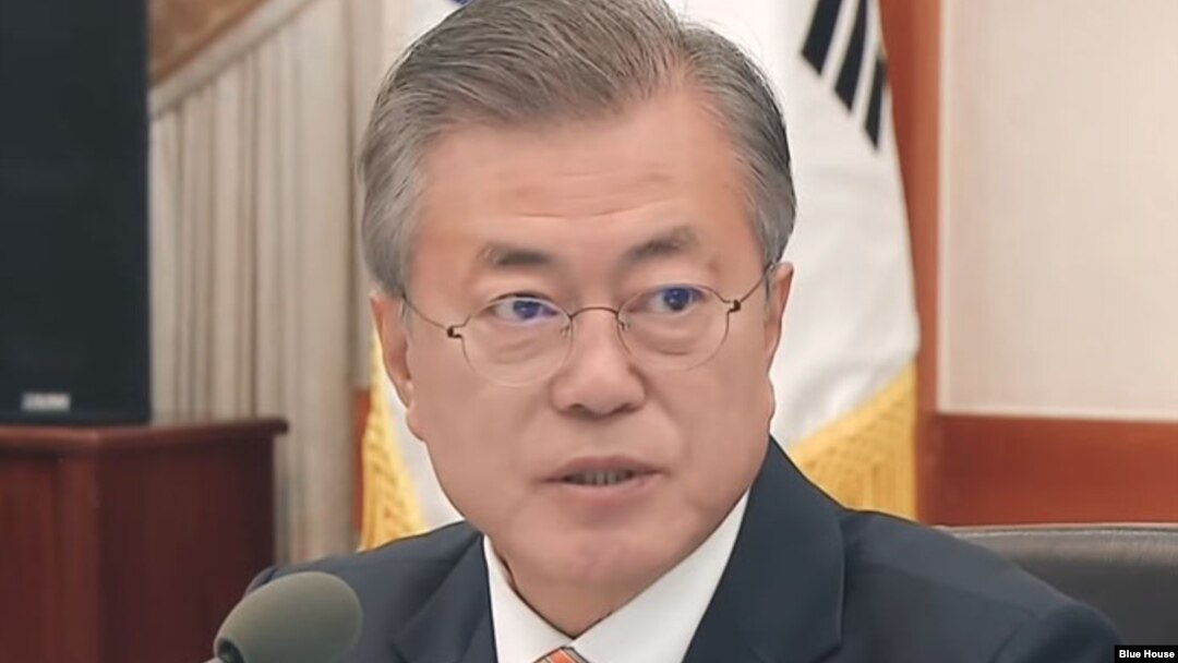 문재인 한국 대통령이 23일 청와대에서 열린 국무회의에서 발언하고 있다. 청와대는 이날 국무회의 심의를 거친 '9월 평양공동선언'과 '역사적인 판문점선언 이행을 위한 군사분야 합의서'에 서명, 비준을 마쳤다고 밝혔다. 사진출처=청와대. 