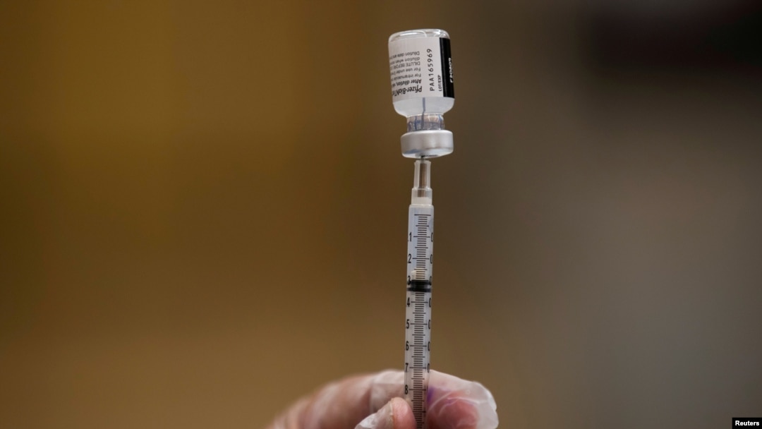 Una tercera dosis de la vacuna de Pfizer contra el COVID-19 se aplicará en EE. UU., entre ellos los ancianos.