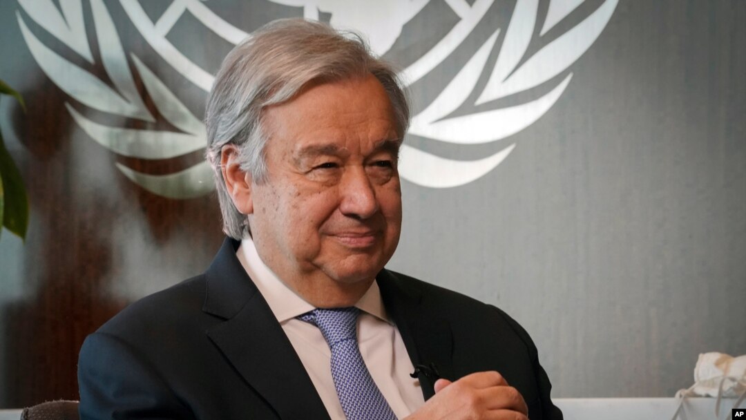 El secretario general de las Naciones Unidas, Antonio Guterres, escucha durante una entrevista, el miércoles 21 de octubre de 2020, en la sede de la ONU.