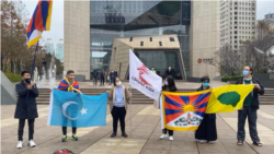 བོད་པ་དང་ཐེ་ཝན་པ་ཚོས་པེ་ཅིང་གི་རྩེད་འགྲན་ལ་ངོ་རྒོལ།