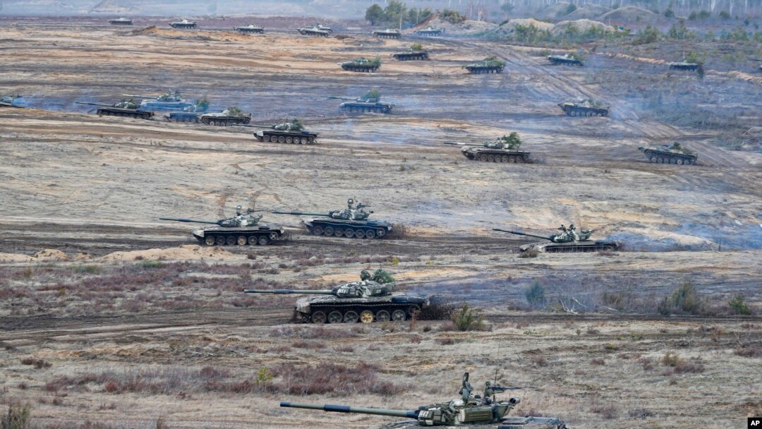 Tanks move during the Union Courage-2022 Russia-Belarus military drills at the Obuz-Lesnovsky training ground in Belarus, Feb. 19, 2022. 