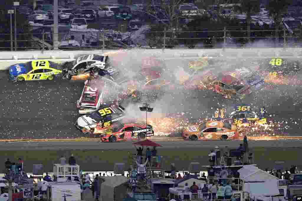 Ryan Blaney (12), Aric Almirola (10), Paul Menard (21), David Ragan (38) and Matt DiBenedetto (95) start a multi-car wreck between Turns 3 and 4 during the NASCAR Daytona 500 auto race at Daytona International Speedway in Daytona Beach, Florida, Feb. 17, 2019.