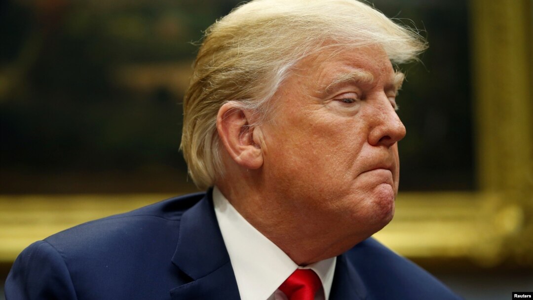 Arhiva - Predsednik SAD Donald Tramp odgovara na pitanja novinara u Ruzveltovoj sobi u Beloj kući, u Vašingtonu, 29. avgusta 2018.