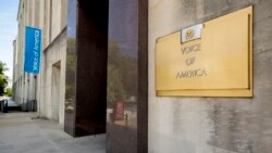 VOA Ka jaabi a ka baaraw jɔli kan Burkina Faso marabagaw fɛ. Burkina Faso kunnafoni kolosiliso be (CSC), BBC ni VOA baaraw lajɔ dogokun fila