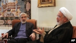 Leaders of the Iranian opposition, Mahdi Karroubi (r) and Mir Hossein Mousavi in Tehran (file photo)