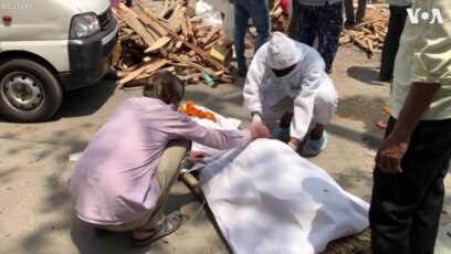 Mass Cremations Held in India as Virus Cases Surge