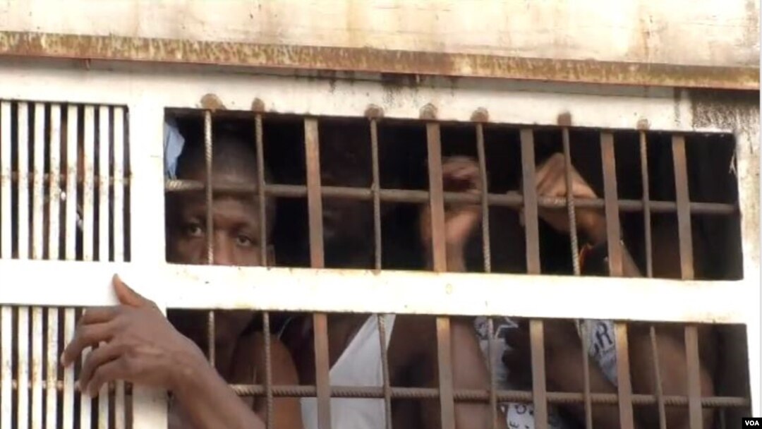 FILE - Prisoners are taken from the Kondengui Central Prison in Yaounde, Cameroon, July 23, 2019. (M. Kindzeka/VOA)