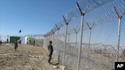 نظامیان افغان، پاکستانی و مأموریت حمایت روز شنبه روی مشکلات امنیتی دو سوی خط دیورند صحبت کردند. 