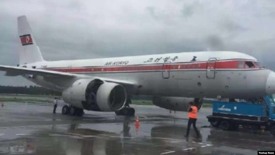 북한 고려항공 소속 JS151편 여객기가 22일 오전 평양을 출발해 중국 베이징으로 가던 중 기내 화재로 인해 랴오닝성 선양 타오셴국제공항에 긴급 착륙해 있다.