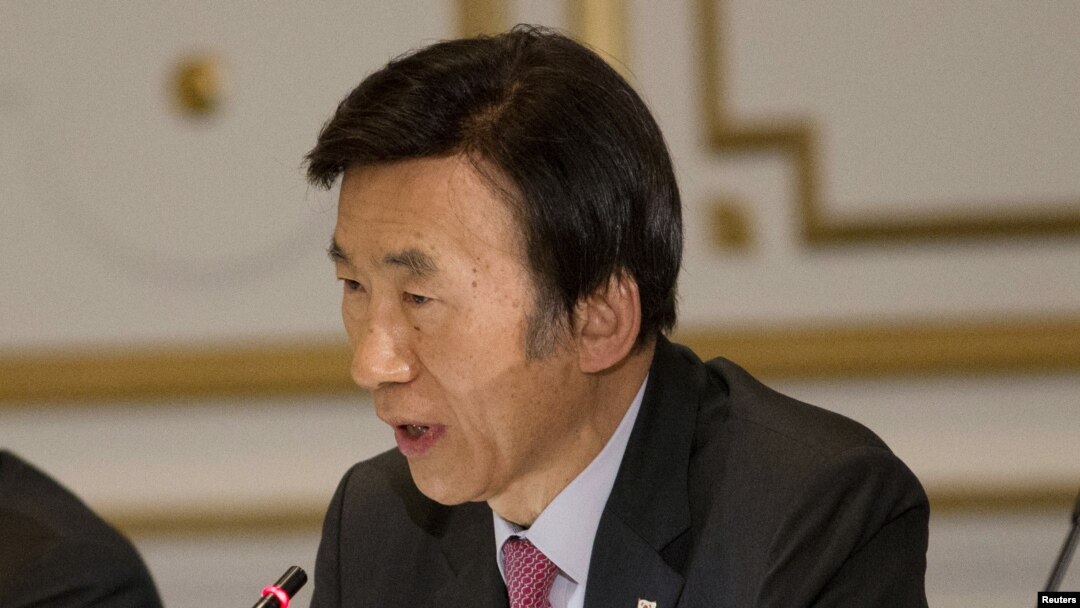 South Korean Foreign Minister Yun Byung-se speaks during a meeting with U.S. and Japanese officials in New York to discuss recent North Korean threats, Sept. 29, 2015. 