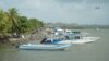Lanchas en el muelle de Necoclí, utilizadas por los migrantes que buscan llegar hacia la frontera con Panamá, el jueves 6 de febrero de 2025. [Foto: Johan Reyes, VOA]. 