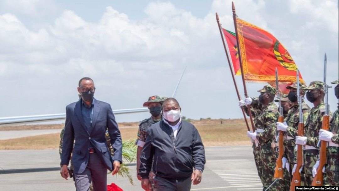 Flipe Nyusi e Paul Kagame