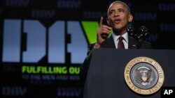 Obama reconoce las dificultades, dado lo que han sufrido muchos trabajadores estadounidenses que han visto como fábricas y operaciones enteras se van a otros países como resultado de los tratados de libre comercio.