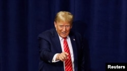 La orden no prohíbe comentarios sobre el juez Merchan ni el fiscal Alvin Bragg, pero sí prohíbe a Trump atacar a figuras clave en el caso como Michael Cohen y Stormy Daniels.