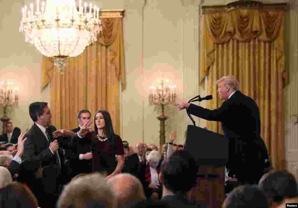 A White House staff member reaches for the microphone held by CNN's Jim Acosta as he questions President Donald Trump during a news conference following Tuesday's midterm U.S. congressional elections at the White House in Washington.