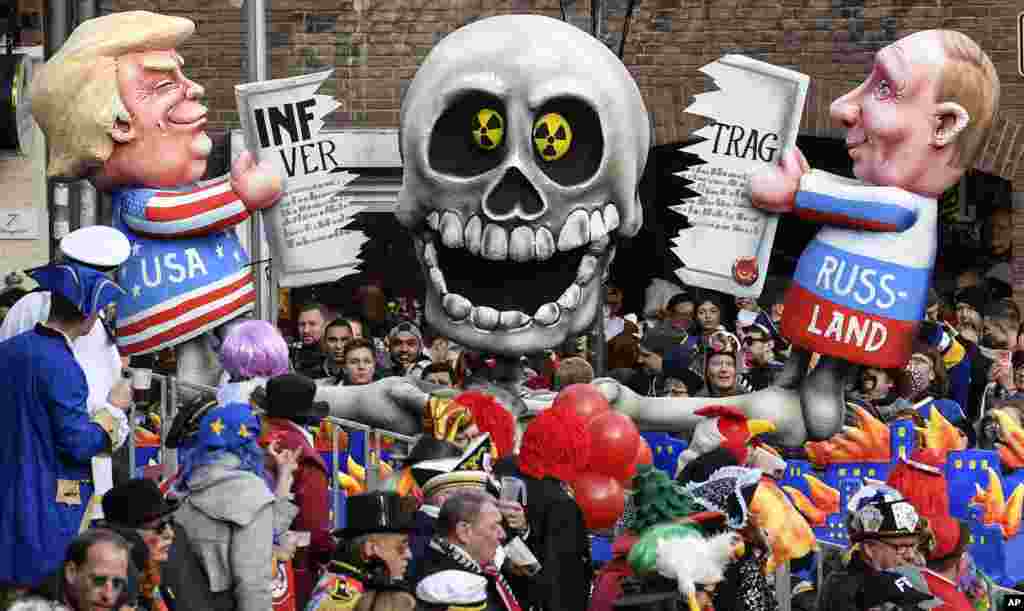 A carnival float depicts Donald Trump and Vladimir Putin cutting the INF Treaty during to the traditional carnival parade in Duesseldorf, Germany.