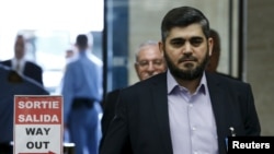 محمد علوش، از رهبران "جیش الاسلام" یکی از گروه های مخالف دولت اسد است که همراه هیات "کمیته عالی مذاکرات" در ژنو است. ۲۵ فروردین