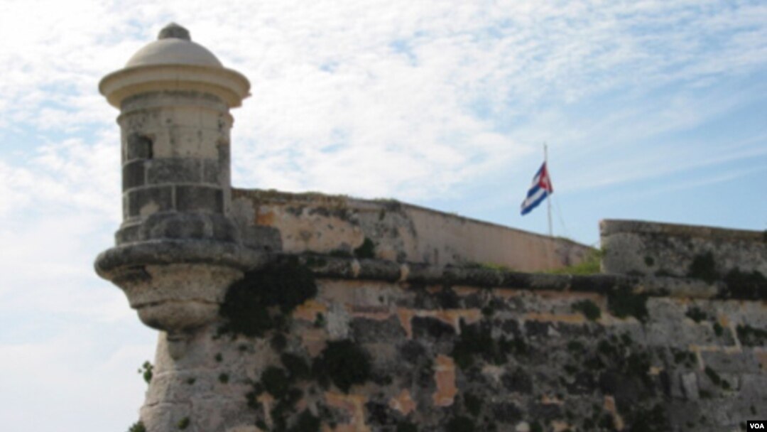La iglesia, tambien interviene con el gobierno cubano para que detenga el acoso de sus partidarios contra las Damas de Blanco.